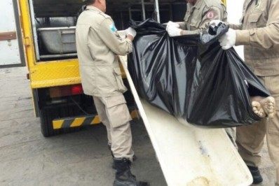 Corpo é encontrado dentro de ônibus abandonado às margens da BR-101, em Campos
