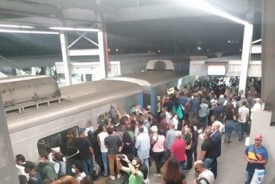 Cariocas encontram transtornos na volta para casa por causa das chuvas