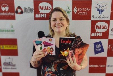 Escritora de Maricá lança seu 5º livro na XX Bienal Internacional do Rio de Janeiro