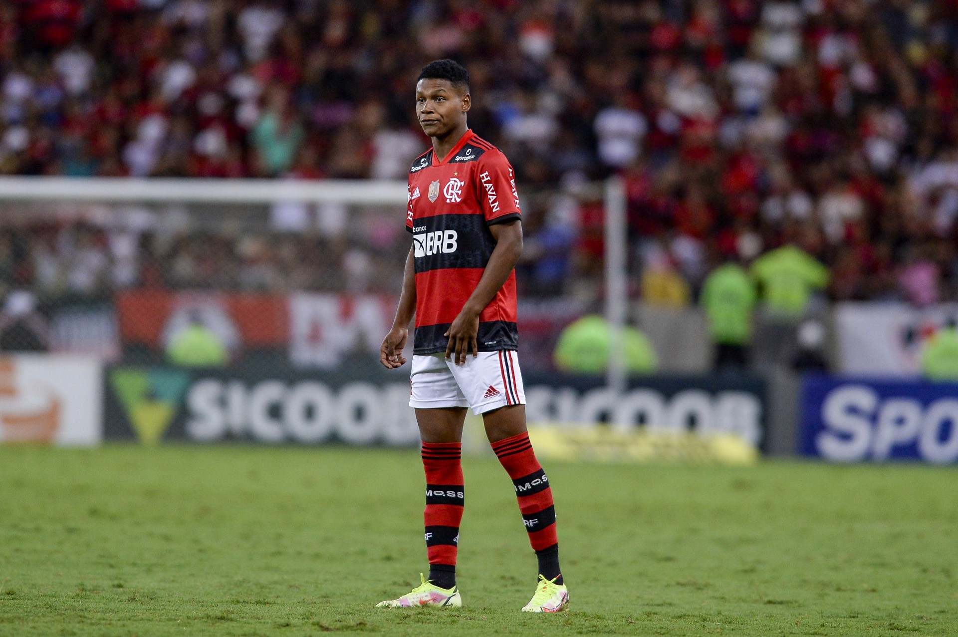 Joia do Flamengo comemora estreia no time profissional: ‘Sensação inexplicável’