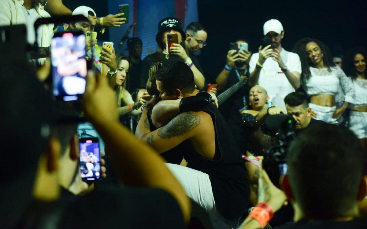 Gkay e Carlinhos Maia se reencontram e fazem as pazes no &uacute;ltimo dia de Farofa, em Fortaleza, no Cear&aacute;, na noite desta ter&ccedil;a-feira