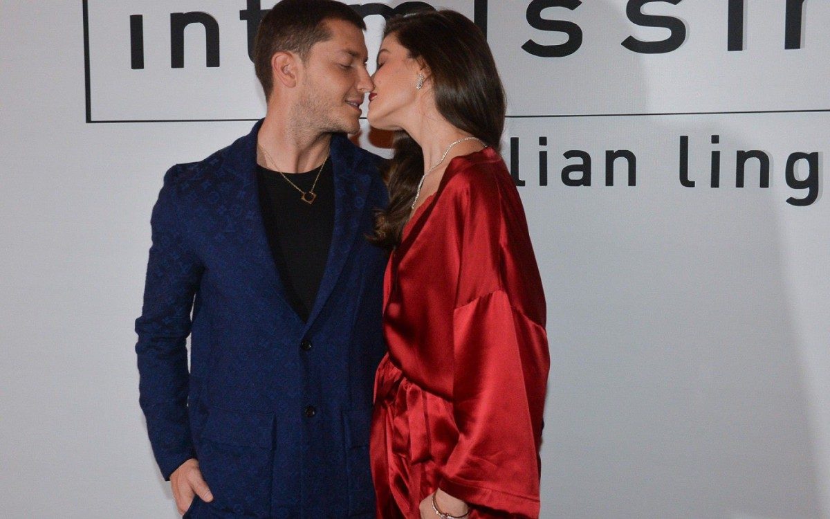 Klebber Toledo e Camila Queiroz participam de evento promovido por marca de lingerie em São Paulo, na noite desta terça-feira