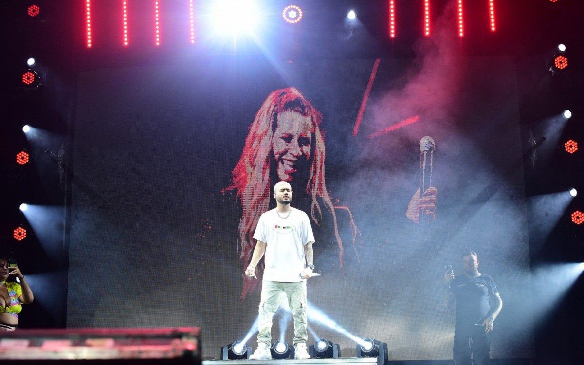 Kevinho homenageia Mar&iacute;lia Mendon&ccedil;a em seu show na festa Farofa da GKay, em Fortaleza, na noite desta ter&ccedil;a-feira