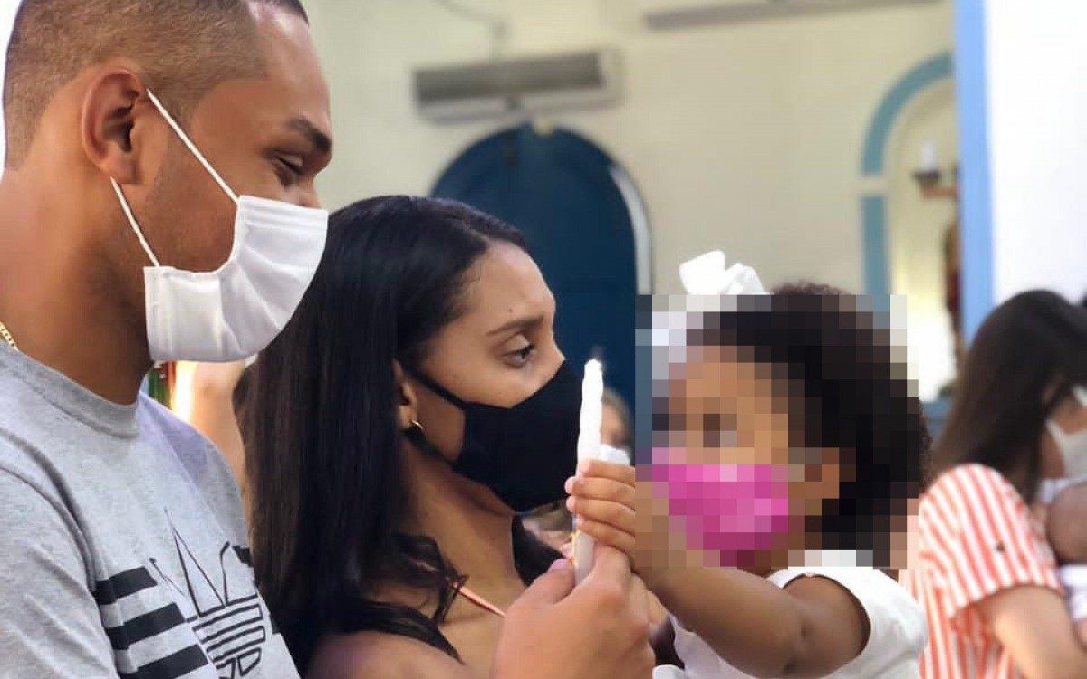 Tiago e Vit&oacute;ria Eduarda j&aacute; s&atilde;o pais de uma menina de 3 anos