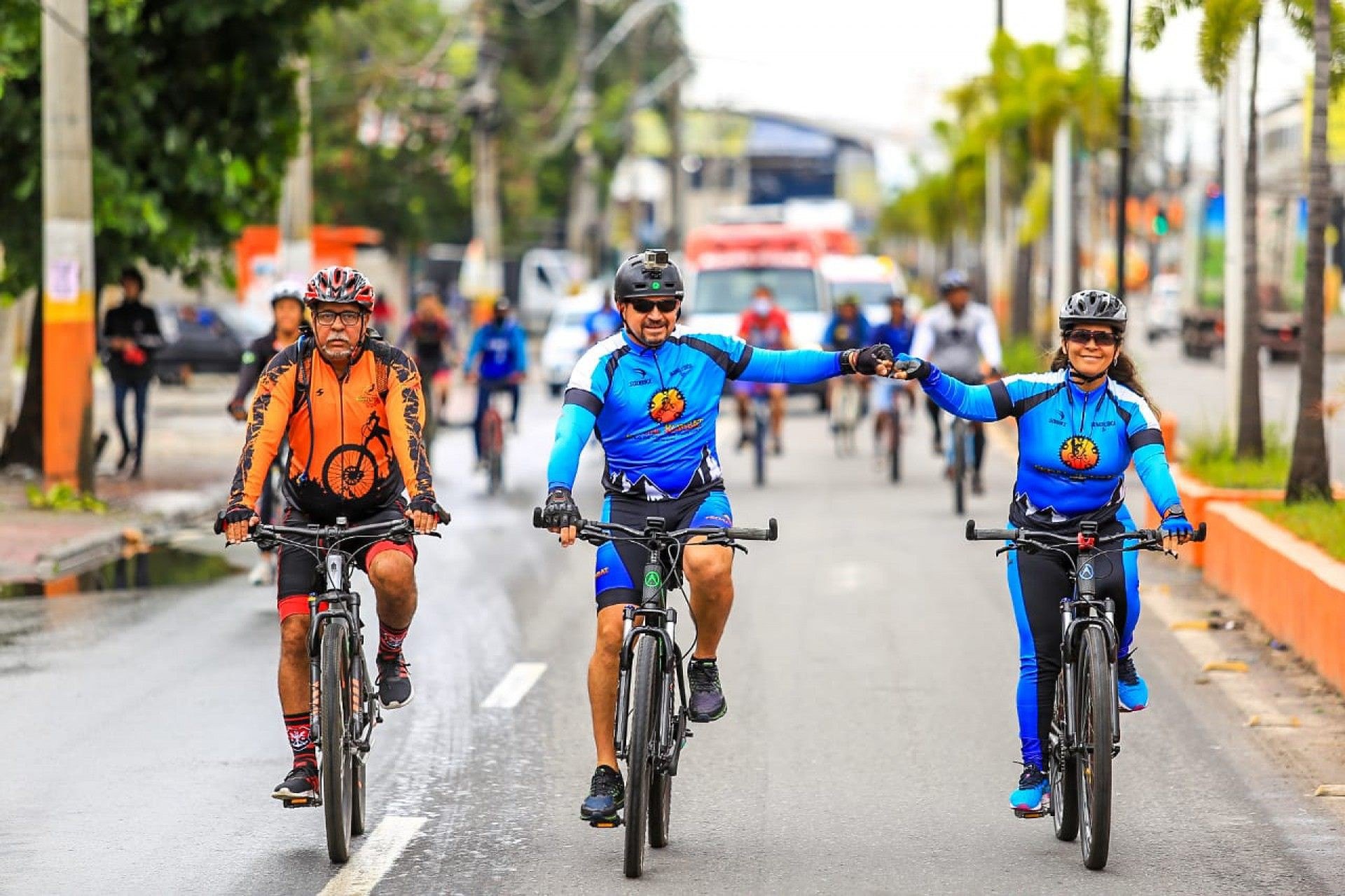 O casal Mauro e Renata Lisboa pedalam há seis meses e integram o grupo Kombat - Rafael Barreto / PMBR