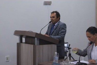 Vídeo: Vereador diz que cães e gatos de rua podem virar comida de leões em zoológico