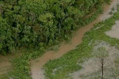 Bombeiros encontram mulher e duas crianças que haviam desaparecido após enxurrada