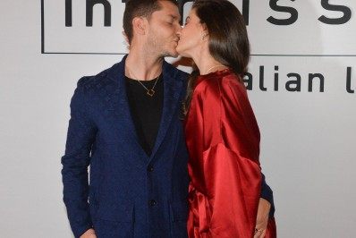 Camila Queiroz e Klebber Toledo participam de evento em São Paulo