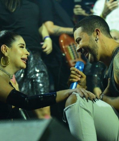 Gkay e Carlinhos Maia se reencontram e fazem as pazes no último dia de Farofa, em Fortaleza, no Ceará, na noite desta terça-feira - Ag. News