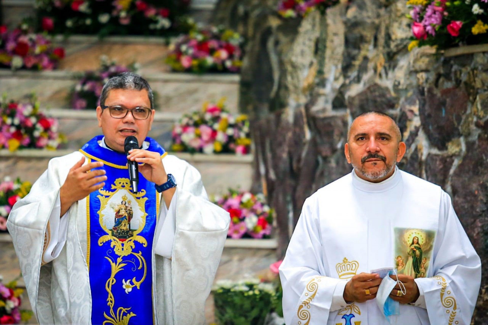 Os padres Max e Josinaldo destacaram o momento de religiosidade no dia da padroeira - Rafael Barreto / PMBR