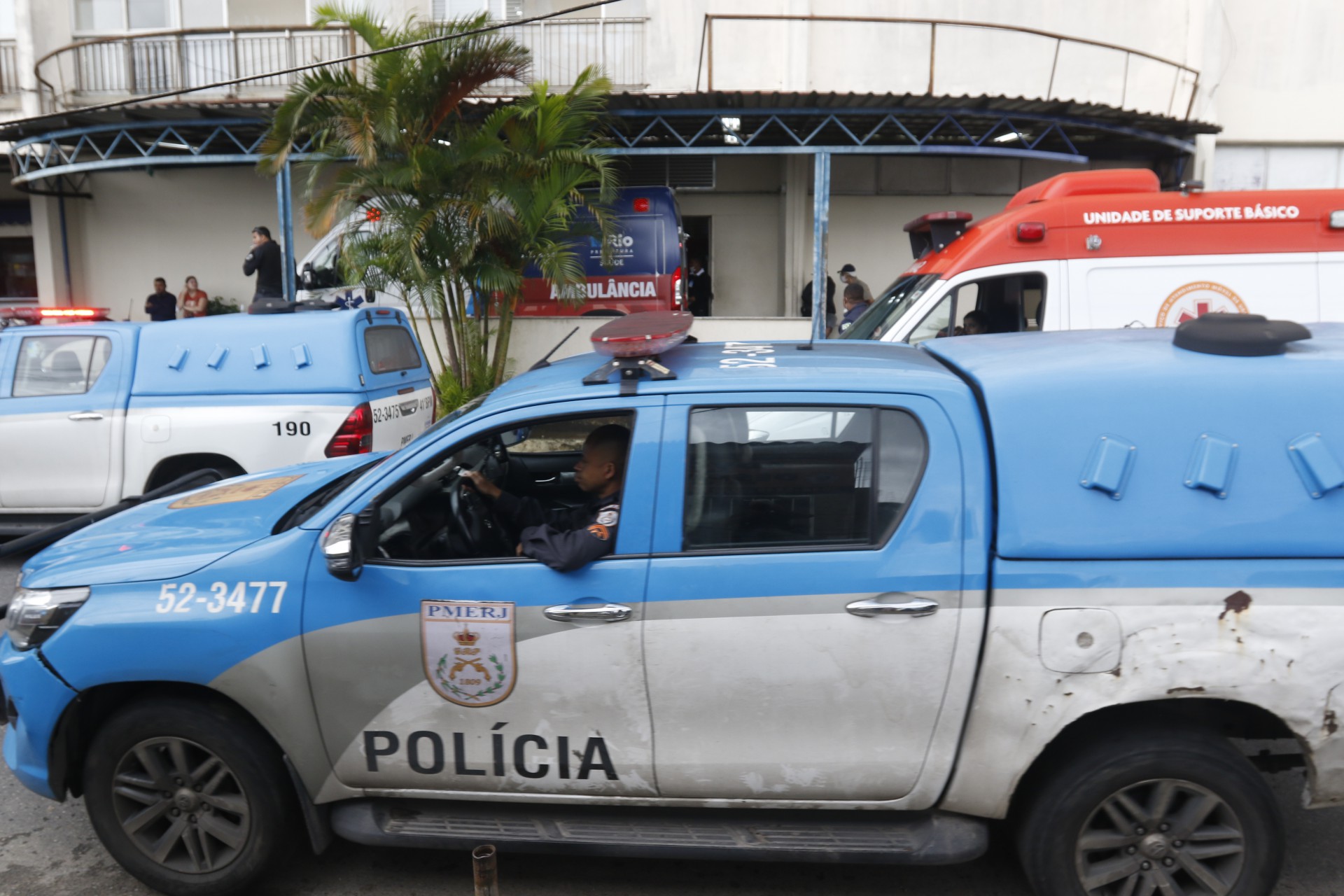 Policial militar morto por criminoso em Anchieta. Segundo testemunhas, o suspeito estava em um veiculo vermelho e fugiu ap&oacute;s fazer os disparos - Reginaldo Pimenta / Ag&ecirc;ncia O Dia