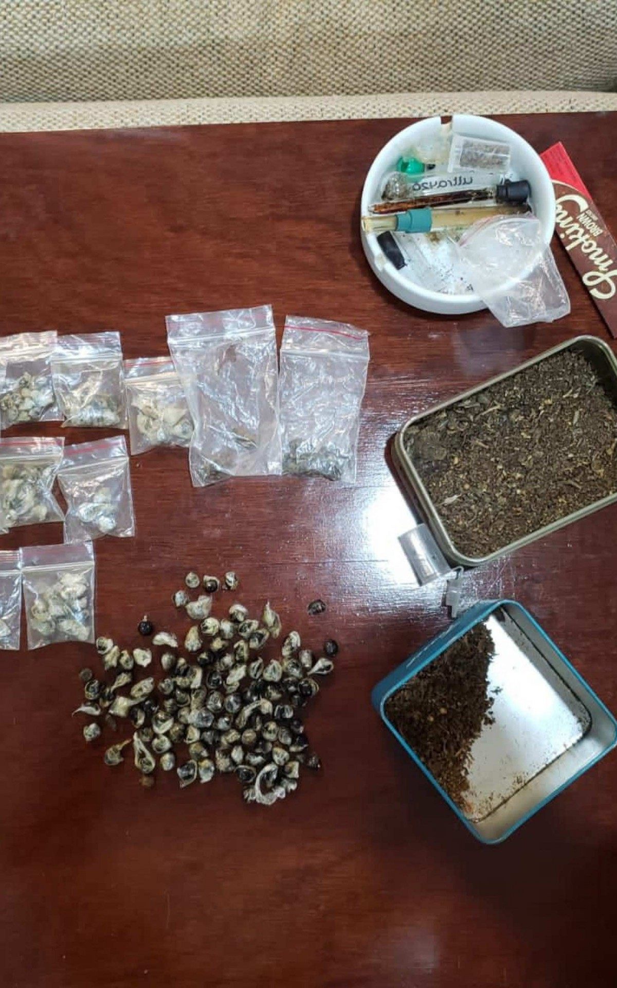 Al&eacute;m das armas, agentes encontraram mais de 1,8 mil muni&ccedil;&otilde;es e drogas