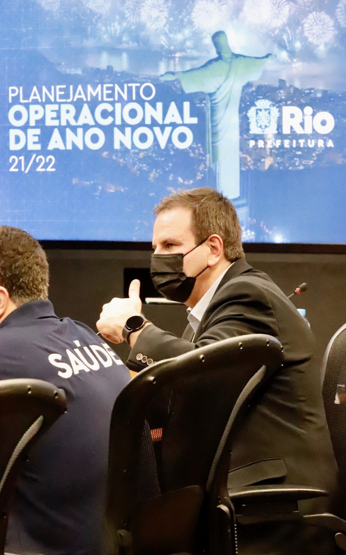 Prefeito Eduardo Paes anuncia detalhes do R&eacute;veillon durante coletiva no Centro de Opera&ccedil;&otilde;es Rio, nesta quinta-feira