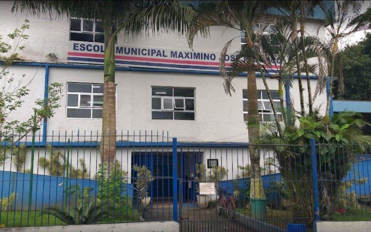 Fachada da Escola Municipal Maximino José Pacheco, em Guapimirim - Vaniele Temoteo - Google Mapas