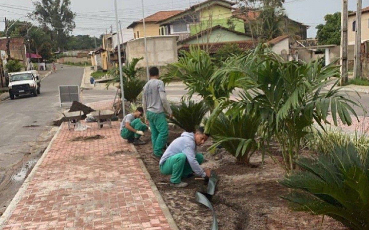 Obra na Pra&ccedil;a da Turfa