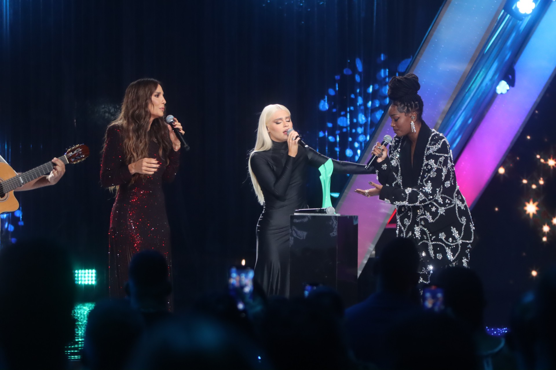 Ivete Sangalo, Luisa Sonza e Iza homenageiam Marília Mendonça no Prêmio Multishow - Ag. News