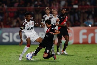 Maurício Souza explica mudança tática no Flamengo: 'A gente achou que fosse a melhor estratégia'