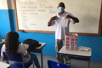 Magé mobiliza as comunidades escolares contra a dengue e Covid-19