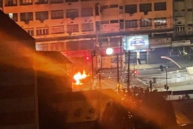 Madureira tem noite de terror com tentativa de invasão e carro incendiado