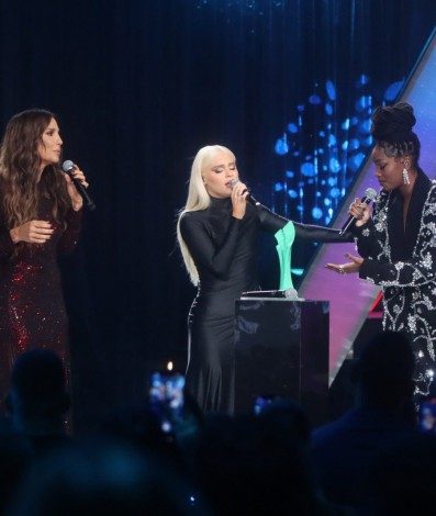 Ivete Sangalo, Luisa Sonza e Iza homenageiam Marília Mendonça no Prêmio Multishow - Ag. News