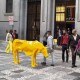 Após 'Touro de Ouro', escultura de 'Vaca magra' é instalada em frente à Bolsa de Valores de SP e retirada horas depois