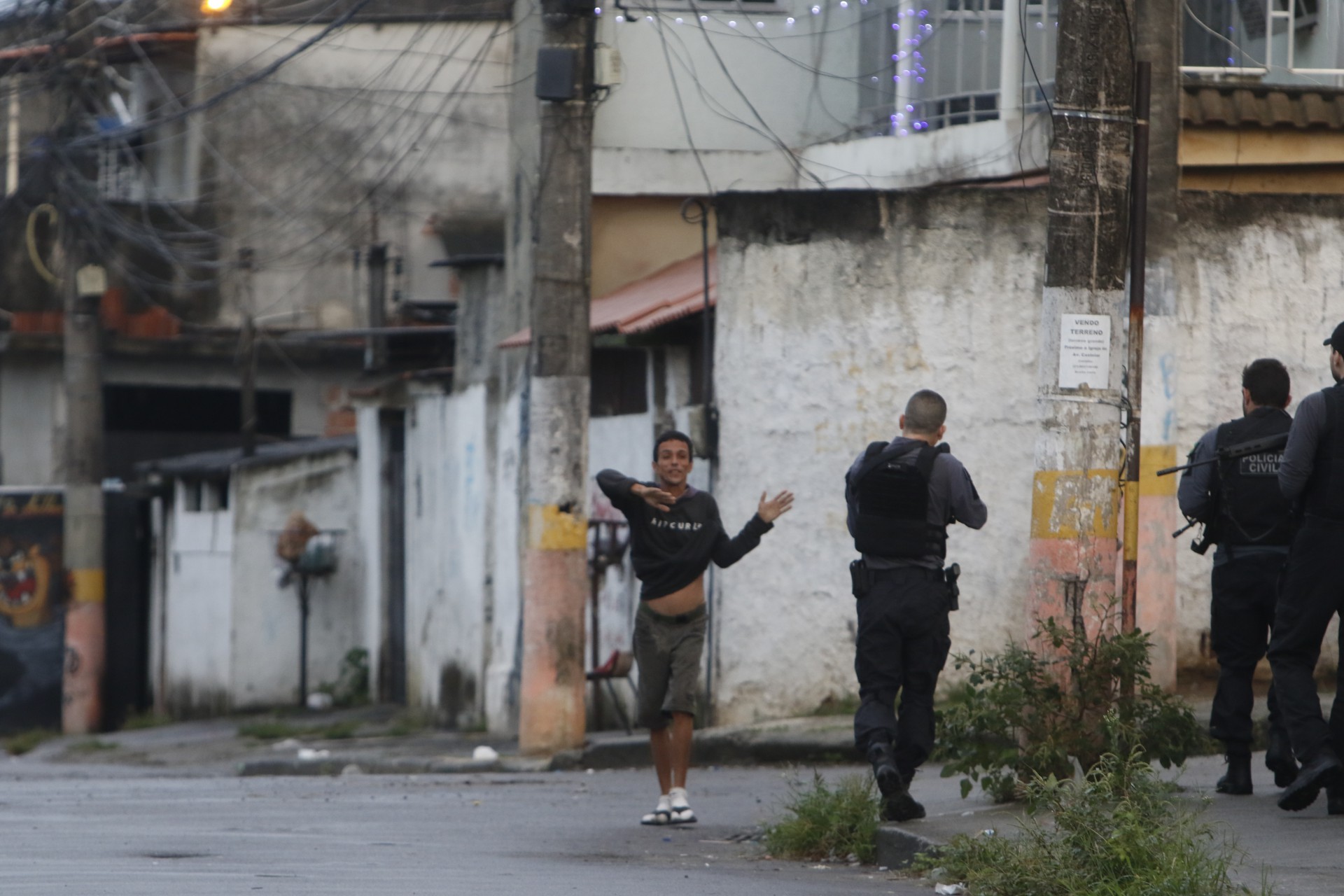 Poliicia - Operaçao Castelar, Belford Roxo, na manha de hoje. - Reginaldo Pimenta / Agencia O Dia