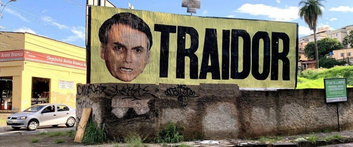 Ativistas instalam outdoors com cr&iacute;ticas a Bolsonaro