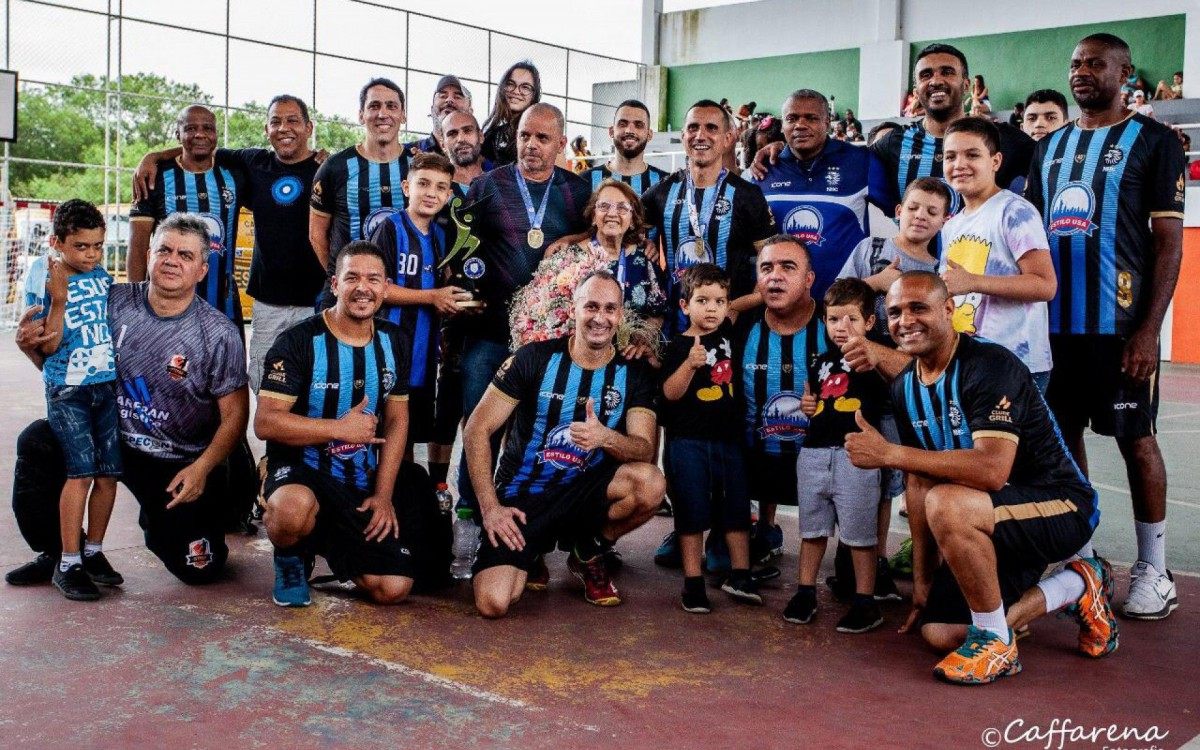 O Le&atilde;o fez uma partida amistosa contra Mesquita, vencendo por 12 x 11 com direito a gol da vit&oacute;ria no &uacute;ltimo segundo de jogo