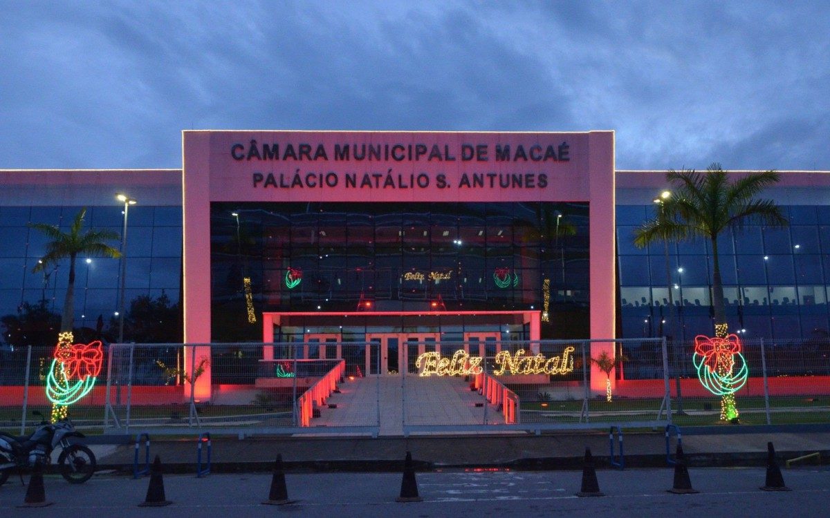 A sede do Legislativo, que fica localizada pr&oacute;xima ao trevo do Obelisco, tamb&eacute;m recebeu a ilumina&ccedil;&atilde;o tem&aacute;tica