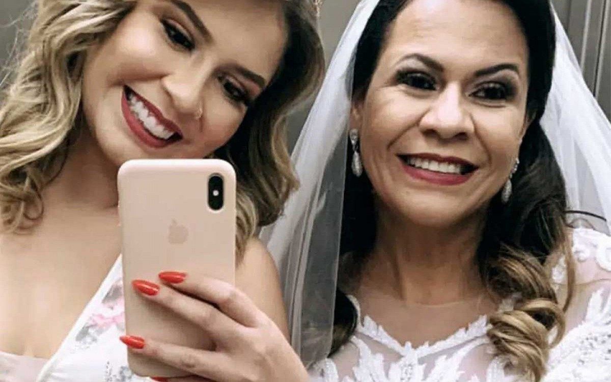 Mar&iacute;lia Mendon&ccedil;a e sua m&atilde;e, Ruth Moreira