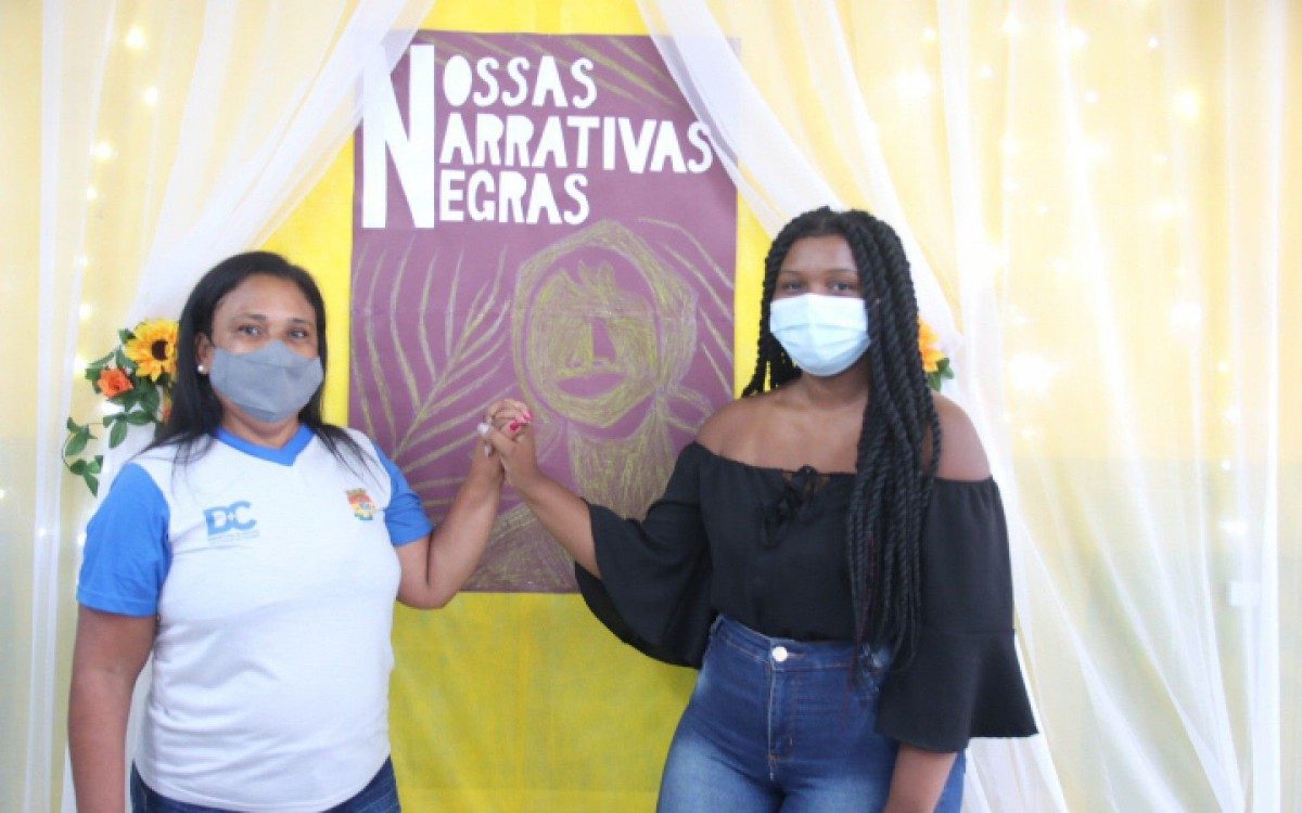 Alunos de Caxias lan&ccedil;am artigos sobre representatividade negra