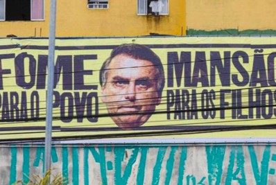 Ativistas instalam outdoors com críticas a Bolsonaro