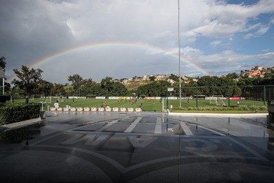 Atlético-MG desliga jogador acusado de agredir namorada com chutes e socos