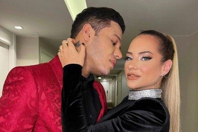 Completando 11 meses de namoro, Gabi Martins se declara para Tierry