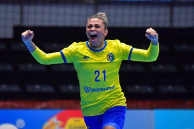 Brasil bate a Argentina e garante vaga nas quartas de final do Mundial de Handebol