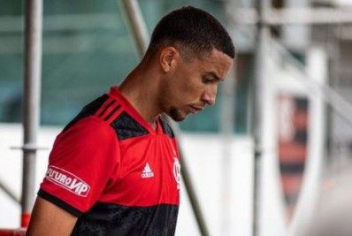 Na mira de clubes dos Emirados Árabes, Kayque, destaque da base, negocia renovação de contrato com o Flamengo
