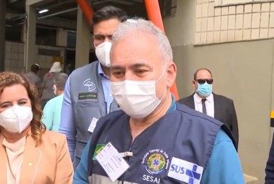 Irritado, Queiroga dispara contra jornalista: 'Já distribuí mais vacinas do que você'