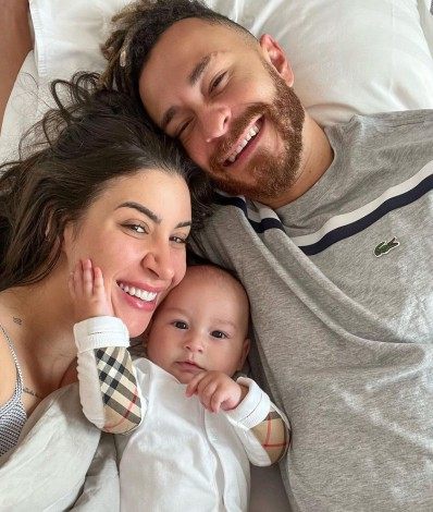 Boca Rosa celebra 5 meses do filho mas web insiste em semelhan a