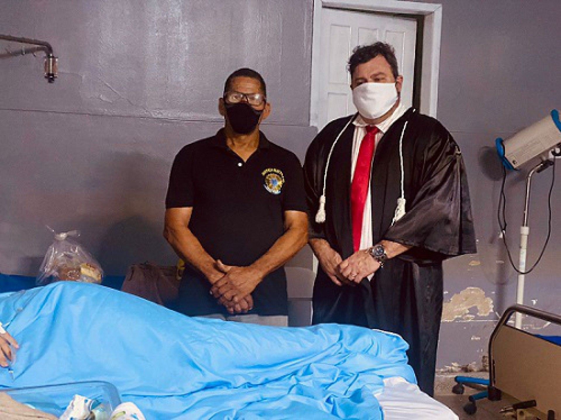 Juiz eleitoral de Magé distribui cestas básicas de condenações de crimes eleitorais no Hospital Municipal Pediátrico do município