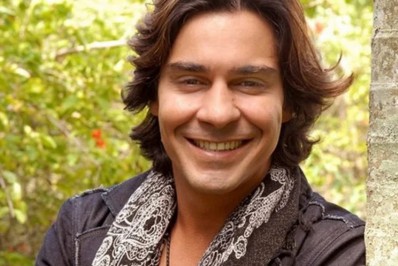 Advogado de André Gonçalves deixa caso do ator, que deve pensão alimentícia às filhas