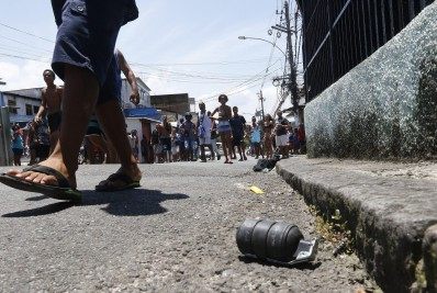 Jovem baleado na Serrinha segue internado em estado de saúde gravíssimo