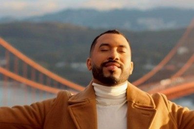 Gil do Vigor visita local que inspirou seus sonhos em São Francisco: 'Venci'