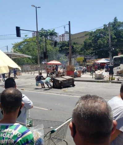 Moradores fazem protesto na Avenida Ministro Edgard Romero, em Madureira - DivulgaÃ§Ã£o