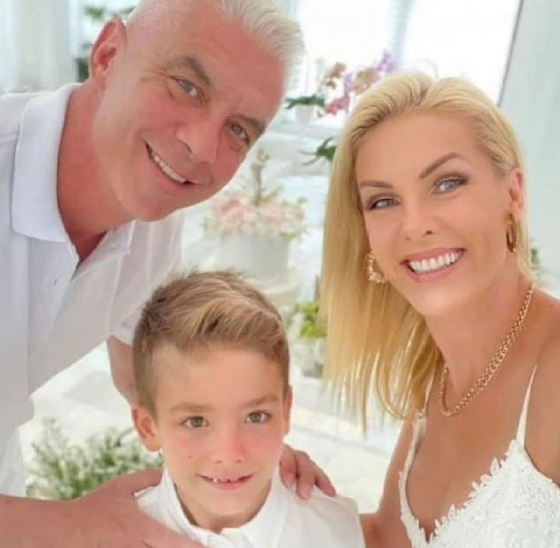 Ana Hickmann confessou que mexe no telefone do marido, Alexandre Correa - Reprodução