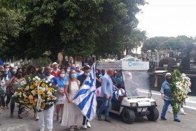 Corpo de mestre Monarco é sepultado em Inhaúma