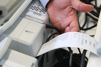 Votos brancos e nulos são descartados durante apuração