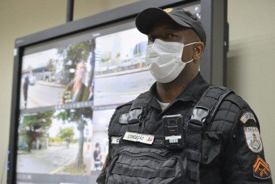 Policiais já usarão câmeras portáteis em uniformes no Réveillon