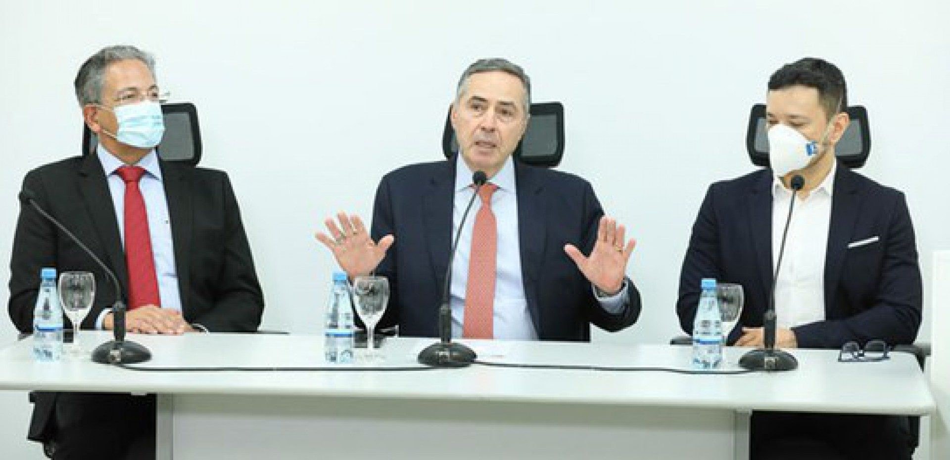 Presidente do TSE,  ministro Luís Roberto Barroso, durante coletiva de imprensa para apresentar as novas urnas eletrônicas que serão usadas nas eleições do ano que vem - Divulgação/TSE