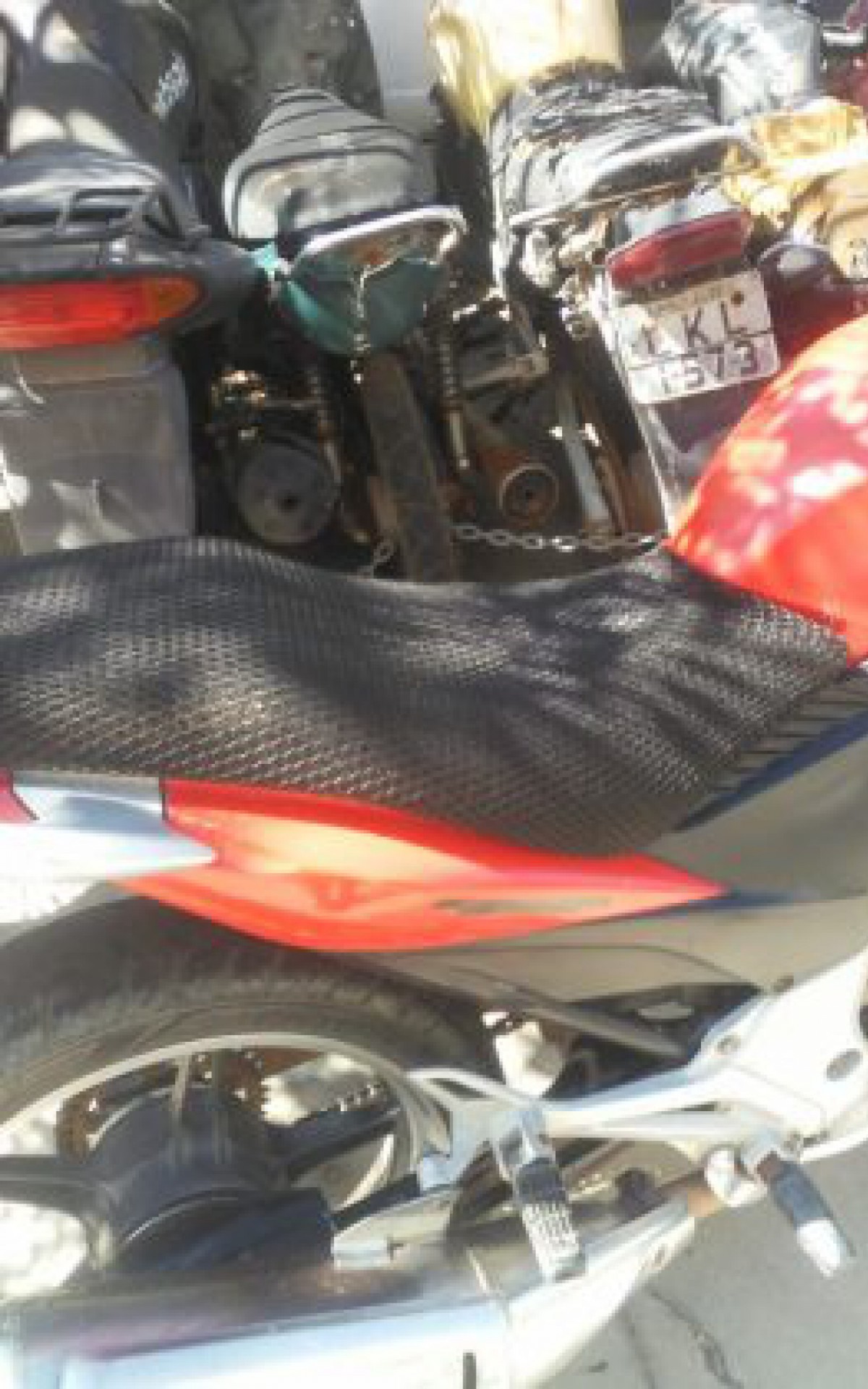 Motocicleta no p&aacute;tio da 118&ordf; DP, no dia 24 de setembro
