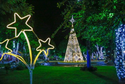 Natal Luz encanta e anuncia chegada do Papai Noel em Itaboraí